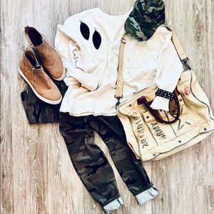 Universal thread cropped sweatshirt